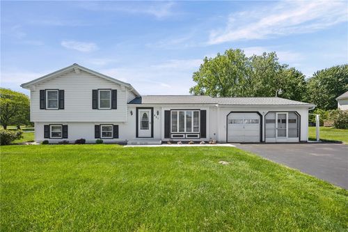 951 Copperkettle Rd, Webster, NY, 14580-8941 | Card Image