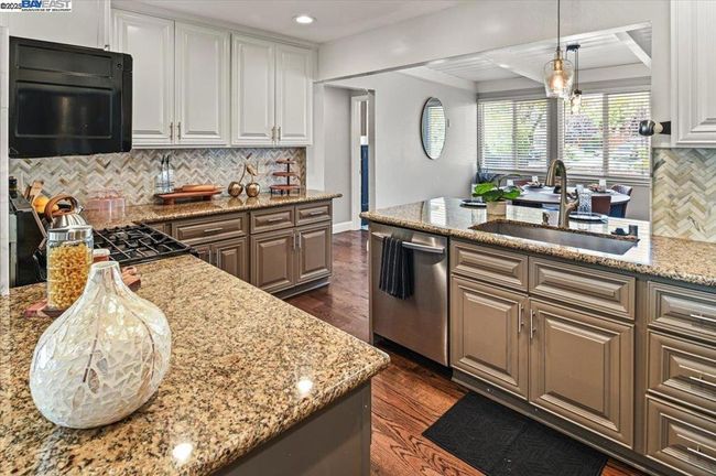 17860 Almond Rd, House other with 5 bedrooms, 4 bathrooms and 4 parking in Castro Valley CA | Image 11