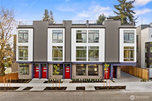 7009 9th Ave Ne, Seattle, WA, 98115-5896 | Card Image