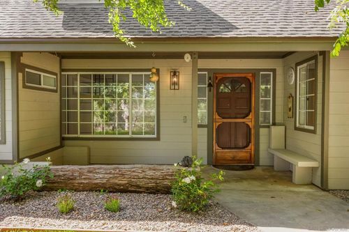 2029 Winterwarm Dr, Fallbrook, CA, 92028-8833 | Card Image