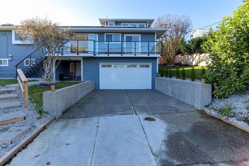 4254 Caddy Rd, North Vancouver, BC, V7G1B7 | Card Image