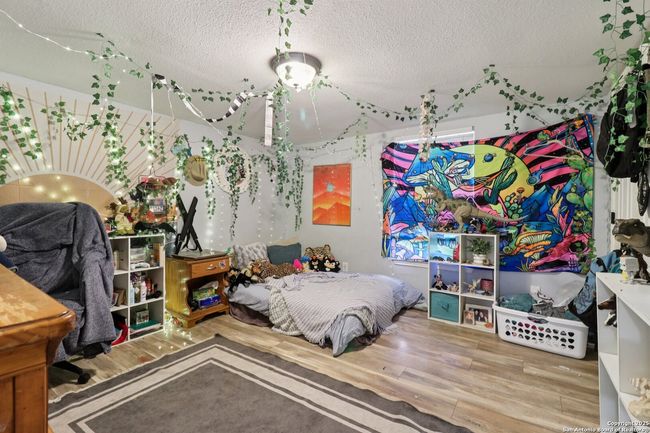 503 Mockingbird Ln, House other with 3 bedrooms, 2 bathrooms and null parking in Devine TX | Image 24
