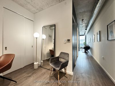 410 - 21 Lawren Harris Sq, Condo with 1 bedrooms, 1 bathrooms and null parking in Toronto ON | Image 3