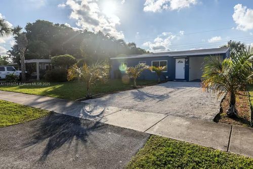 5841 Ne 3rd Ave, Oakland Park, FL, 33334-1827 | Card Image