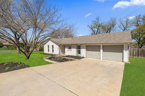 300 Clearday Dr, Austin, TX, 78745-5611 | Card Image