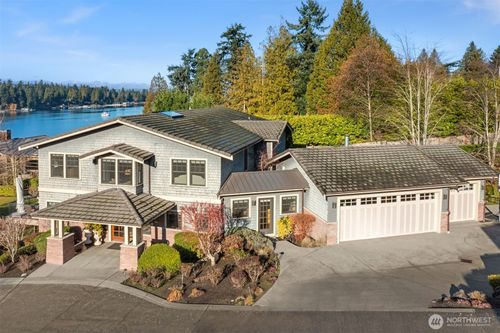 8910 Ne 33rd St, Yarrow Point, WA, 98004-1209 | Card Image