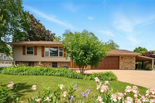 5760 Jenny Ln, Bettendorf, IA, 52722-5593 | Card Image