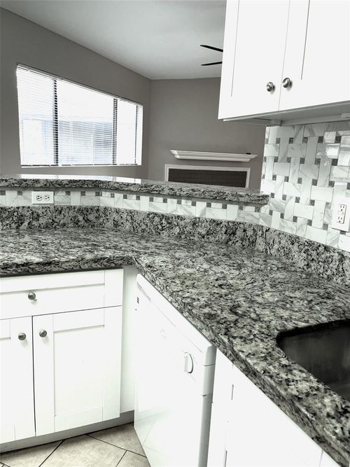 apt-3402-7200 T C Jester Blvd, Houston, TX, 77088-7464 | Card Image