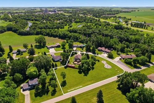 41 Westwood Dr, Mayville, ND, 58257-1002 | Card Image