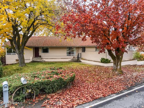 6406 Englewood Ave, Yakima, WA, 98908-1212 | Card Image