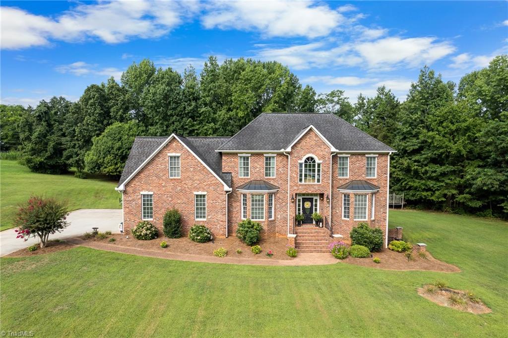 Vintage Cir, Thomasville, NC 27360