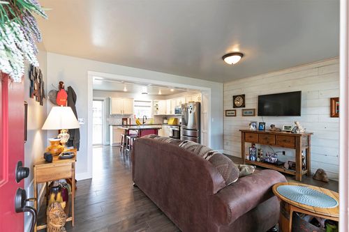 105 Honeysuckle Ln, Hamilton, MT, 59840-3652 | Card Image