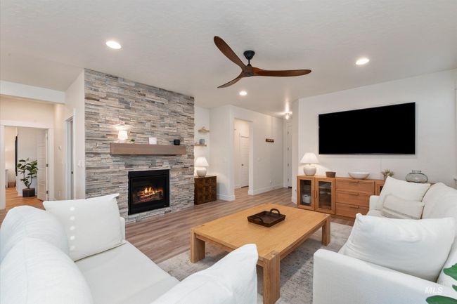 6009 W Riva Capri St, House other with 3 bedrooms, 2 bathrooms and 2 parking in Meridian ID | Image 5