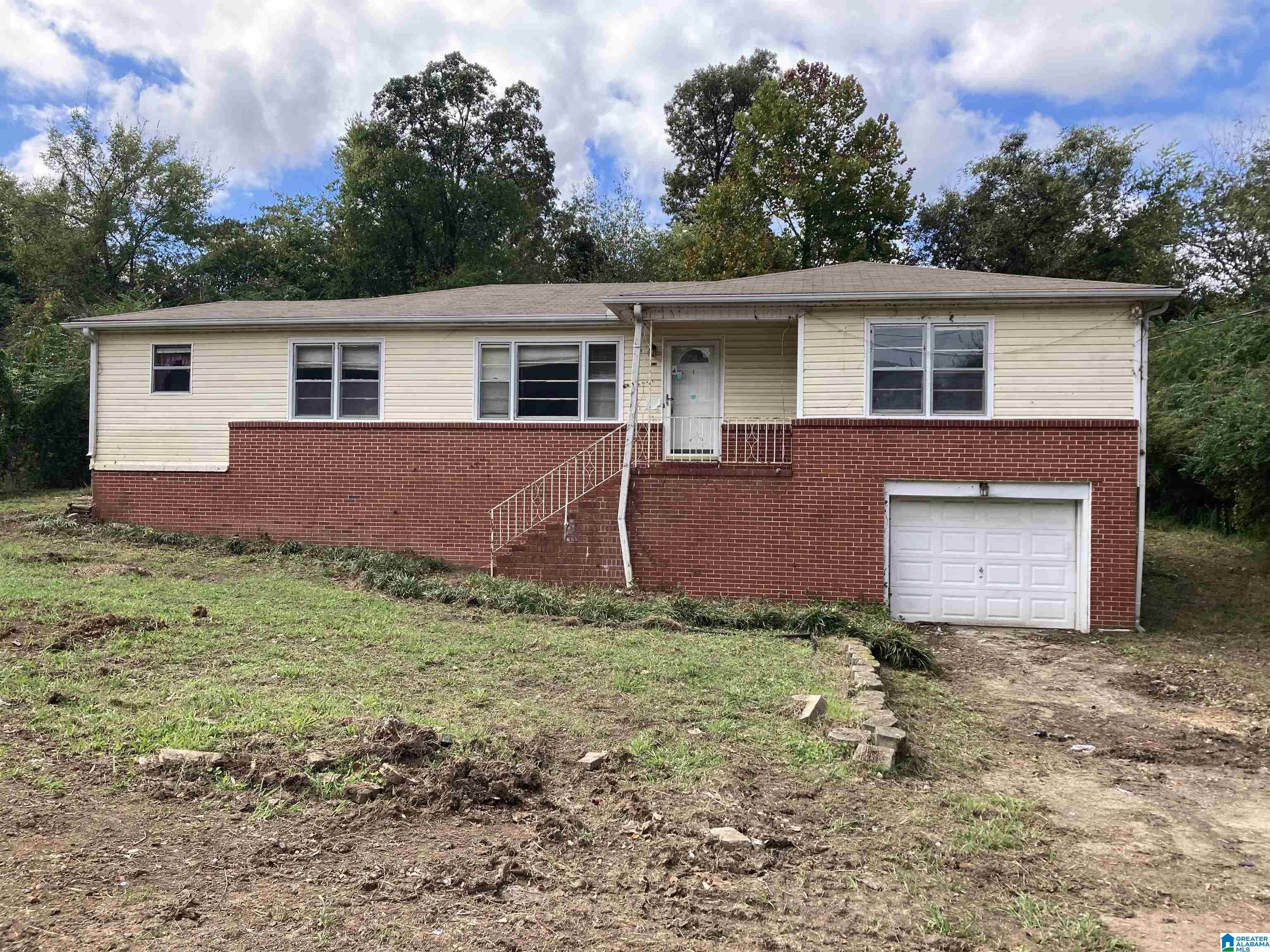 6th St, Center Point, AL 35215