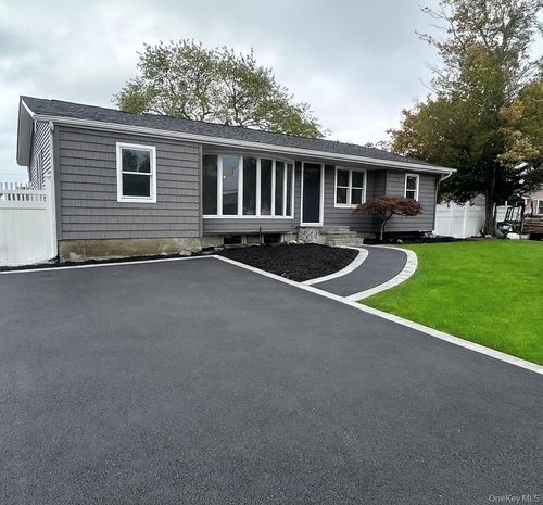 91 Udalia Ct, West Islip, NY, 11795-3216 | Card Image