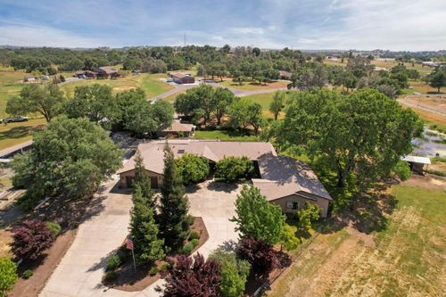 210 Melissa Way, Valley Springs, CA, 95252-8406 | Card Image