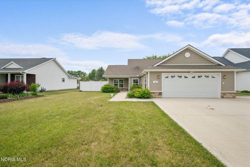 13 Cascade Ln, Delta, OH, 43515-7600 | Card Image