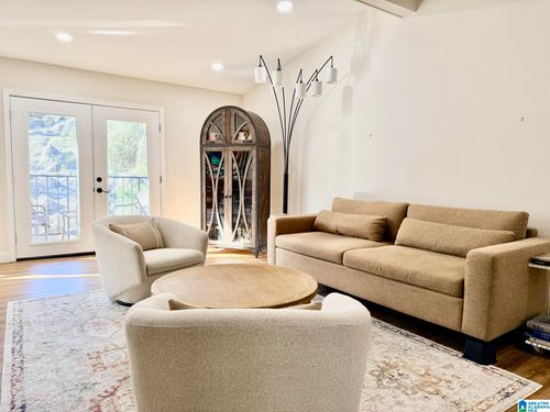 126-126 W Green, Vestavia, AL, 35243-1875 | Card Image