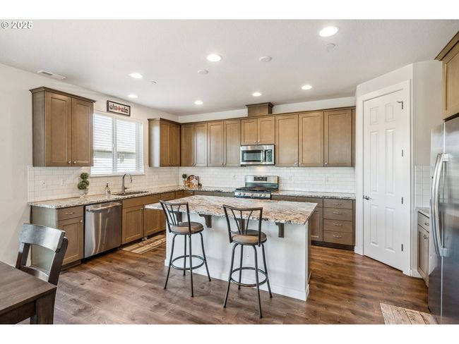 Kitchen-Breakfast Bar | Image 10