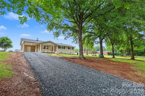 24454 Dillon Rd, Albemarle, NC, 28001-9438 | Card Image