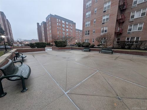 apt-1r-2 Sadore Ln, Yonkers, NY, 10710-4847 | Card Image