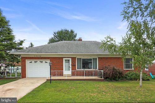 208 Willow St, HANOVER, PA, 17331-1860 | Card Image