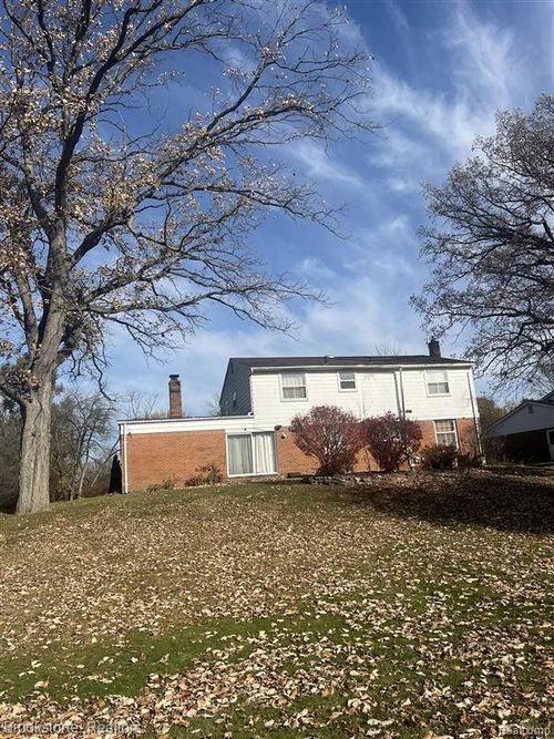 28917 Ramblewood Dr, Farmington Hills, MI, 48334-1753 | Card Image