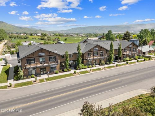 r-203-695 E Main St, Midway, UT, 84049-6847 | Card Image