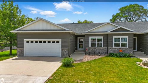 1015 E Adams St, Washington, IA, 52353-1323 | Card Image