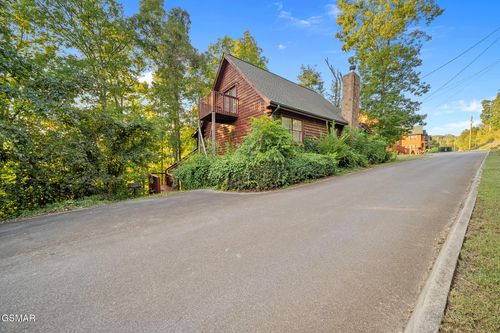 2219 Wingspan Dr, Sevierville, TN, 37876-8011 | Card Image