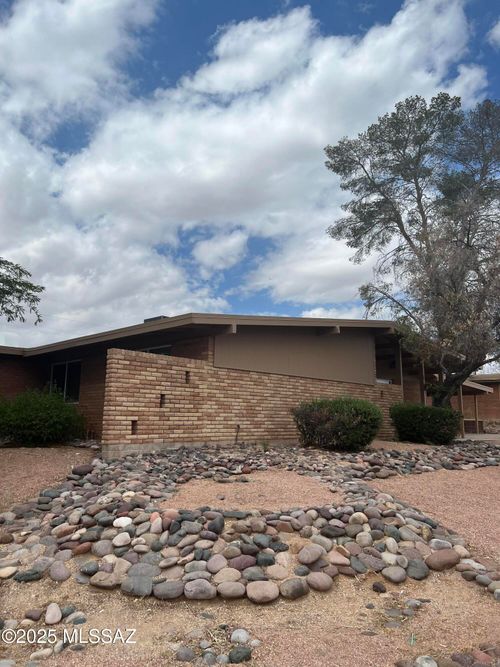 8742 E Vicksburg Street, Tucson, AZ, 85710 | Card Image