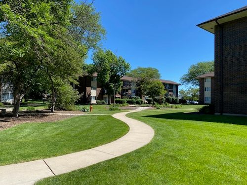 a3-5s066 Pebblewood Ln, Naperville, IL, 60563-1821 | Card Image