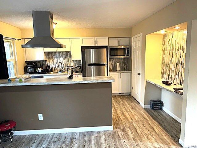 Santa Bella Dr, Hazelwood, MO 63042