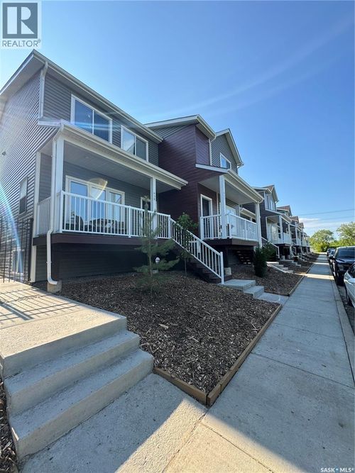 443 Av L S, Saskatoon, SK, S7M5Y6 | Card Image