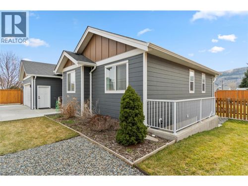 2567 Young Ave, Kamloops, BC, V2B4M9 | Card Image