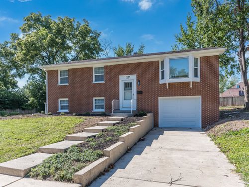 17 Knollwood Dr, Montgomery, IL, 60538-1907 | Card Image