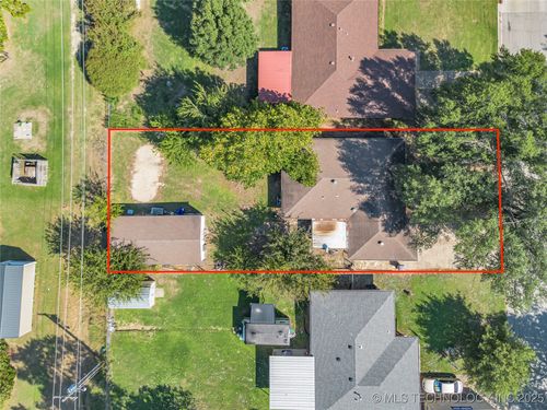 703 Cottonwood St, Ardmore, OK, 73401-1323 | Card Image