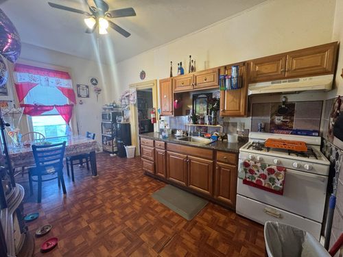 15 Roberts St, Middletown, NY, 10940-5190 | Card Image