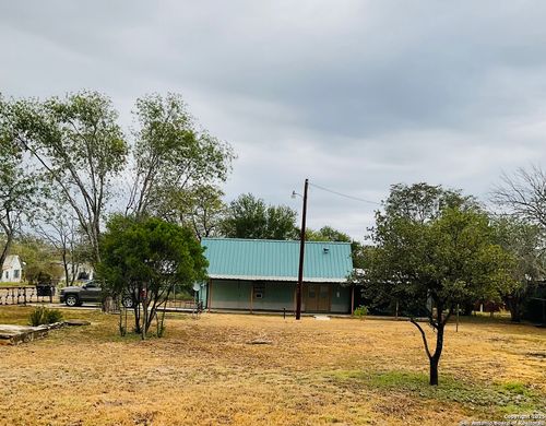 517 W Barnard Ave, Sabinal, TX, 78881 | Card Image