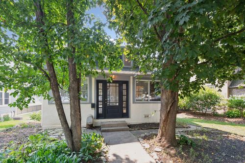 35 Center St, Excelsior, MN, 55331-1813 | Card Image