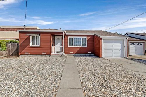 3414 Pine St, Castro Valley, CA, 94546-5910 | Card Image