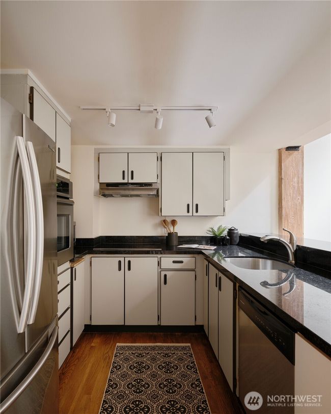 APT-3 - 611 Post Ave, Condo with 1 bedrooms, 2 bathrooms and null parking in Seattle WA | Image 6