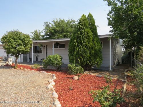 2701 Edgecliff Dr, Farmington, NM, 87402-4527 | Card Image
