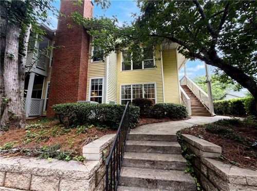 h-6818 Glenridge Dr, Sandy Springs, GA, 30328-2673 | Card Image