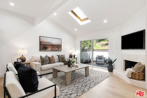 1612 Palisades Dr, Pacific Palisades, CA, 90272-2107 | Card Image