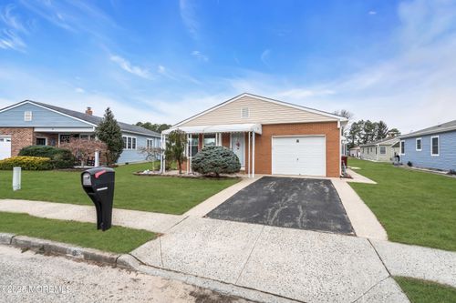 8 Merrilee Ln, Berkeley, NJ, 08757-6515 | Card Image