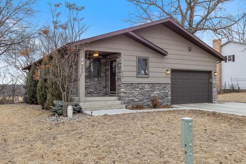 415 E Oak St, Redwood Falls, MN, 56283-1148 | Card Image