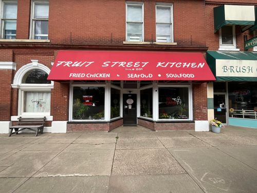105 N Paw Paw St, Lawrence, MI, 49064-9317 | Card Image