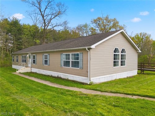 11327 4th Street Ne, Magnolia, OH, 44643 | Card Image