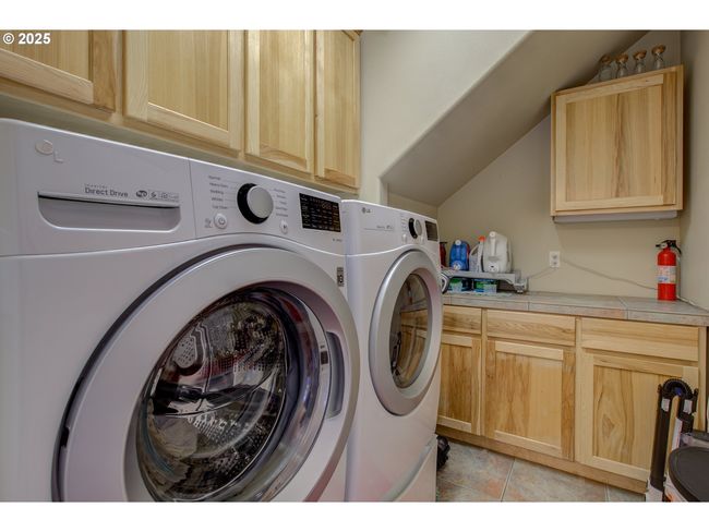459 Oak Valley Loop, House other with 4 bedrooms, 4 bathrooms and 3 parking in Winchester OR | Image 34